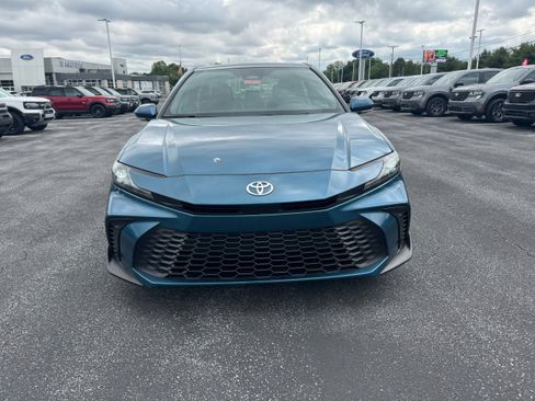 Used 2025 Toyota Camry SE FWD image 6