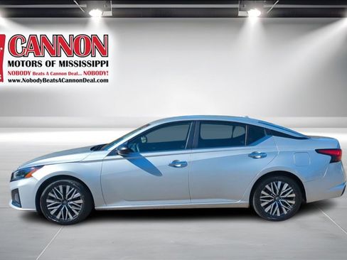 Used 2024 Nissan Altima 2.5 SV image 8