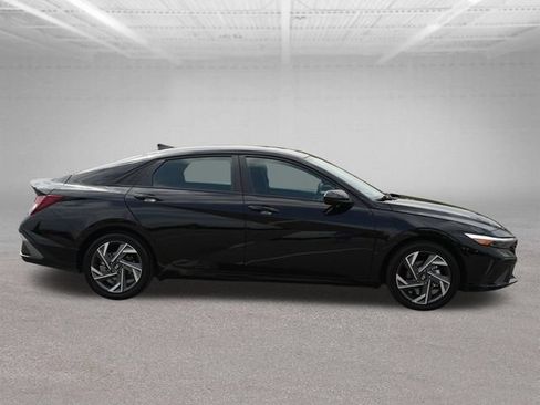 Used 2025 Hyundai Elantra Sport FWD image 9