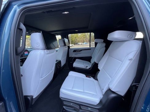 Used 2025 Chevrolet Suburban Premier AWD/4WD image 15