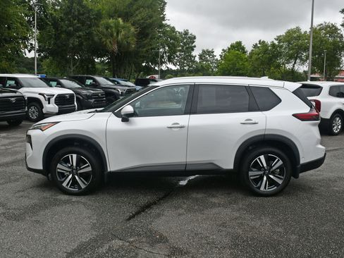 Used 2024 Nissan Rogue SL w/ SL Premium Package AWD/4WD image 2