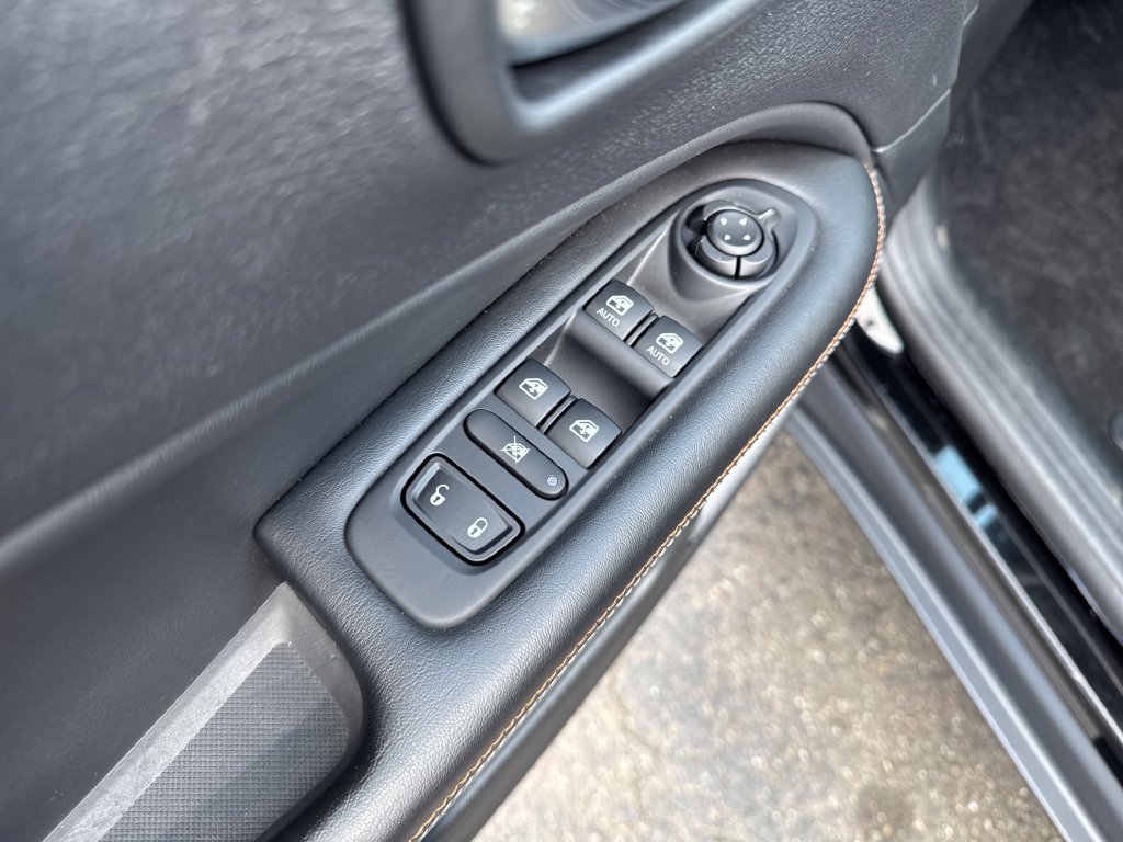 Used 2018 Jeep Compass Sport FWD image 12