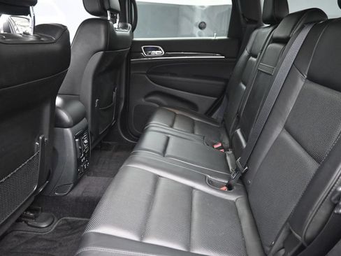 Used 2018 Jeep Grand Cherokee Overland AWD/4WD image 12
