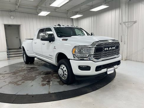 Used 2024 RAM 3500 Limited AWD/4WD image 2