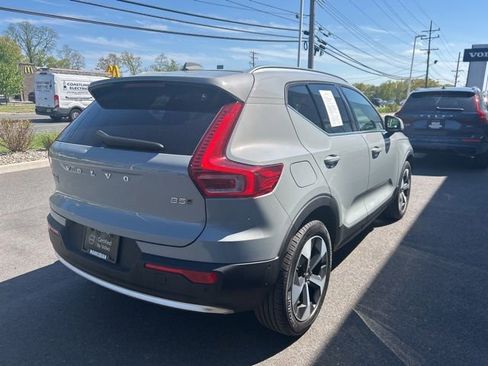 Certified 2025 Volvo XC40 B5 Plus AWD/4WD image 5