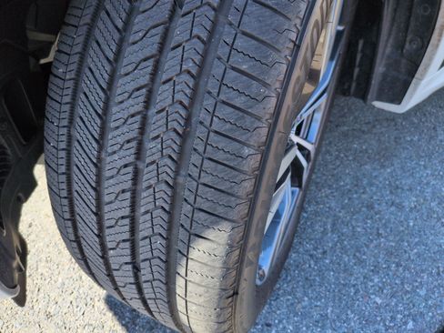 Used 2025 BMW X7 M60i w/ Executive Package image 12