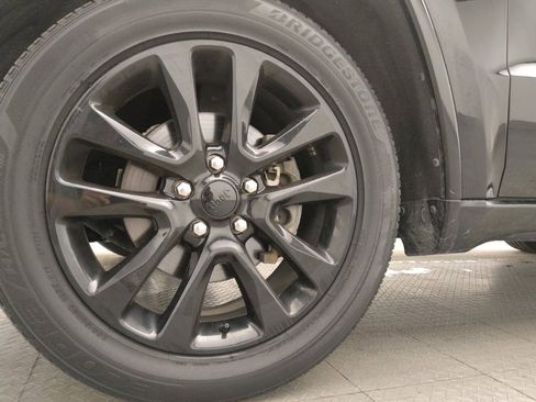 Used 2019 Jeep Grand Cherokee Altitude image 31