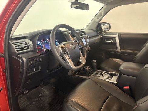 Used 2017 Toyota 4Runner SR5 AWD/4WD image 14
