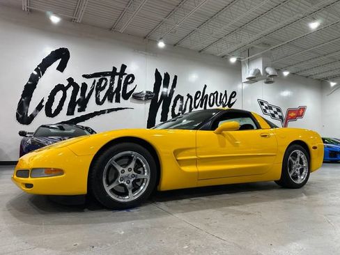 Used 2002 Chevrolet Corvette Coupe w/ Preferred Equipment Group2 RWD image 12