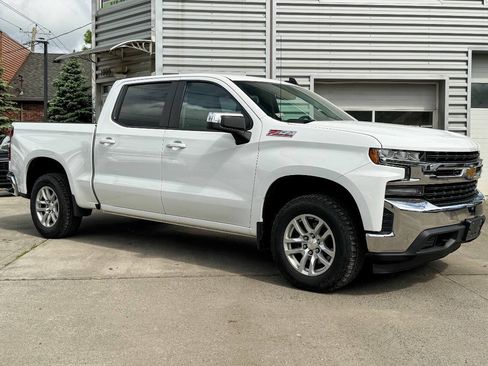 Used 2022 Chevrolet Silverado 1500 LT AWD/4WD image 2