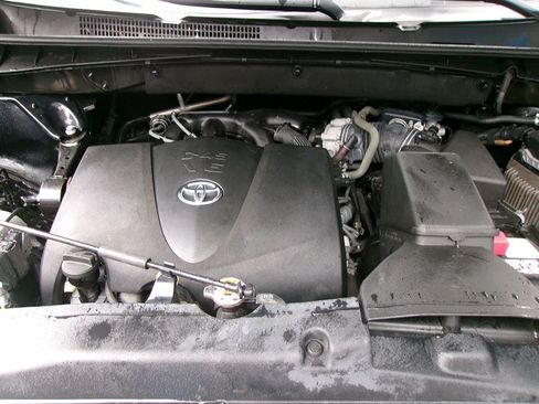 Used 2019 Toyota Highlander Plus AWD/4WD image 8