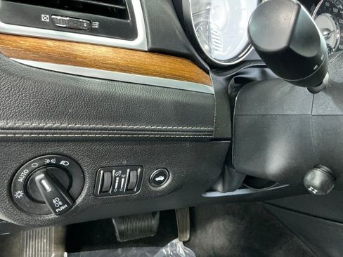 Used 2013 Chrysler 300 C Luxury Series w/ Light Group AWD/4WD image 44