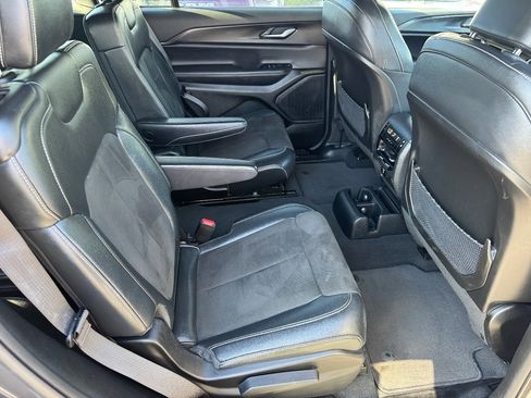 Used 2023 Jeep Grand Cherokee L Laredo image 18