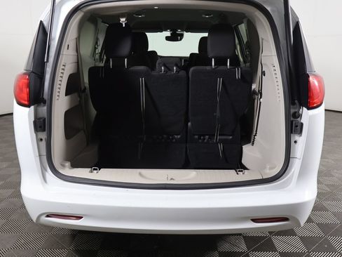 Used 2023 Chrysler Voyager LX FWD image 13