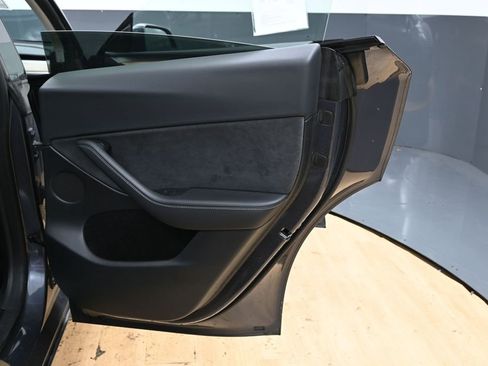 Used 2023 Tesla Model Y Performance image 39