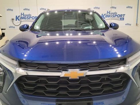 Used 2024 Chevrolet Trax LT w/ Sunroof Package FWD image 8