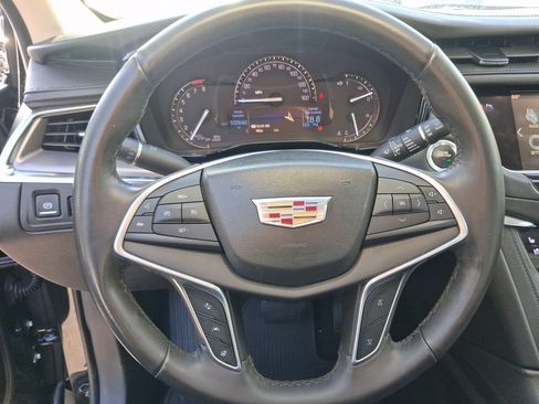 Used 2017 Cadillac XT5 Premium Luxury w/ LPO, Wheel Lock Package FWD image 16
