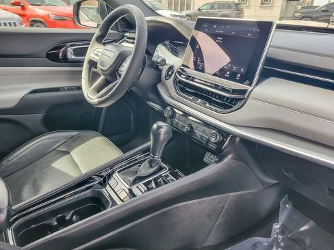 Used 2023 Jeep Compass Limited image 24