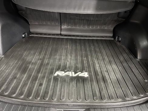 Used 2022 Toyota RAV4 XLE image 21