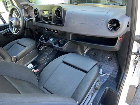 Used 2019 Mercedes-Benz Sprinter 2500 w/ Driver Convenience Package image 33