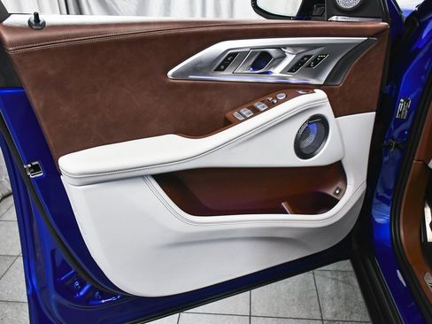 Used 2025 BMW XM image 9