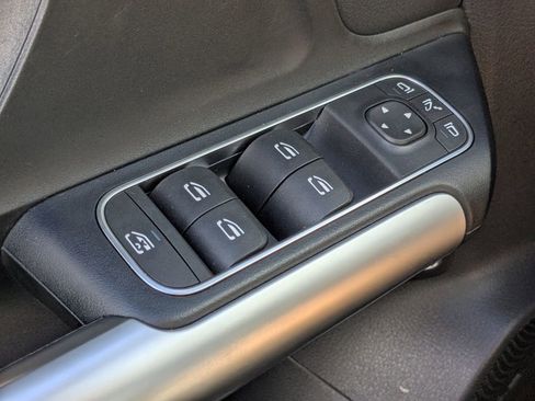 New 2025 Mercedes-Benz GLA 250 4MATIC image 9