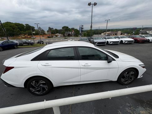 Used 2025 Hyundai Elantra Sport FWD image 5