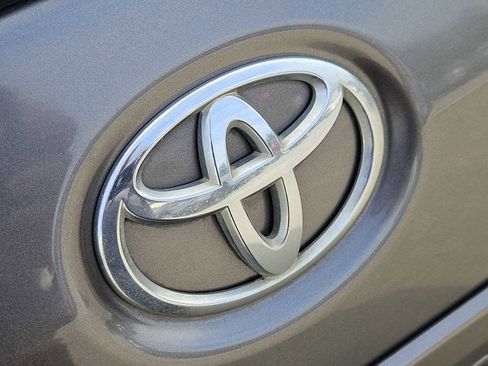 Used 2012 Toyota Sienna XLE image 12