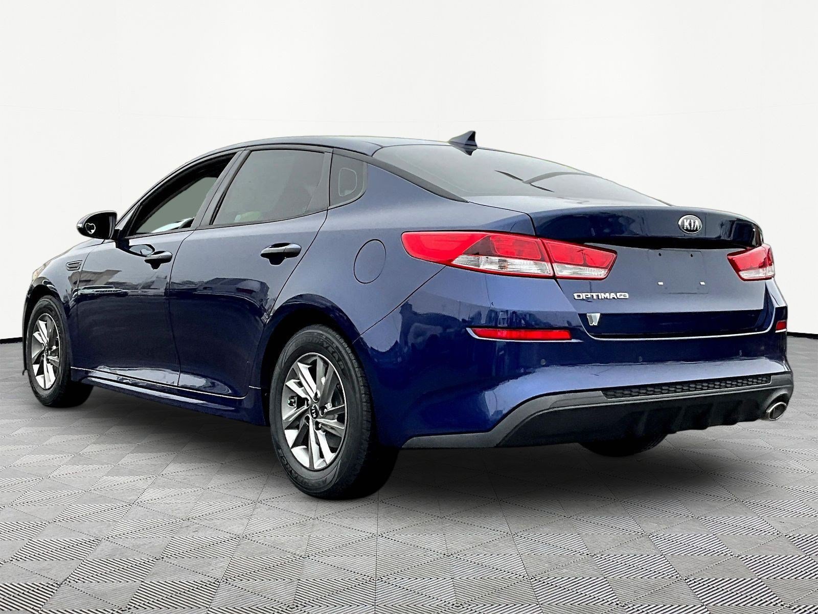 Used 2019 Kia Optima LX FWD image 4