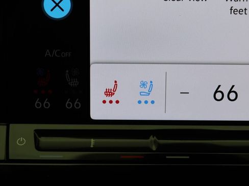 Used 2025 Volkswagen Atlas SE image 24