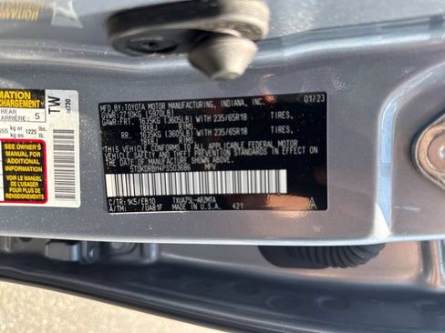 Used 2023 Toyota Highlander XLE AWD/4WD image 18