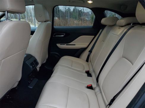 Used 2020 Jaguar F-PACE Premium image 24