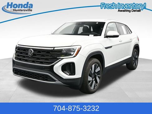 Used 2025 Volkswagen Atlas Cross Sport SE FWD image 4