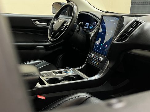 Used 2022 Ford Edge Titanium AWD/4WD image 13