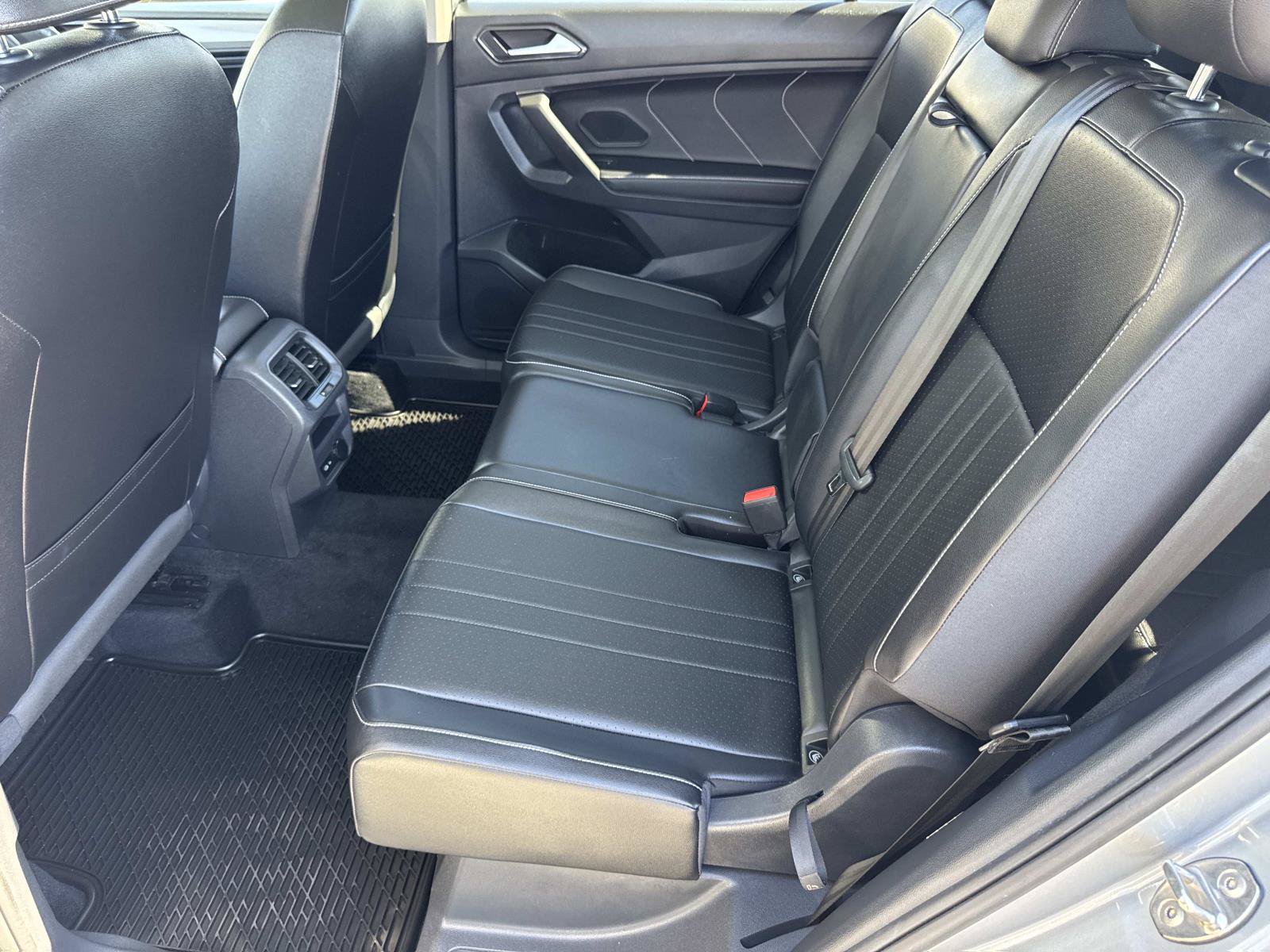 Certified 2022 Volkswagen Tiguan SE w/ Panoramic Sunroof Package FWD image 27