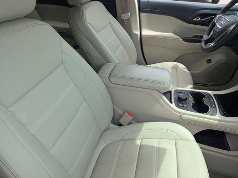 Used 2023 GMC Acadia Denali image 10