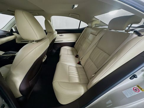 Used 2016 Lexus ES 350 w/ Luxury Package w/Wood Trim FWD image 30