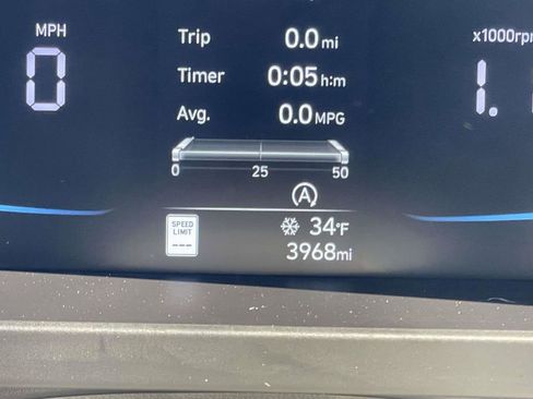 Used 2026 Hyundai Elantra SE image 17