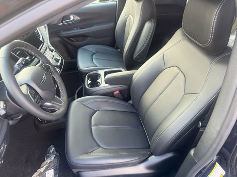 New 2026 Chrysler Pacifica Select FWD image 70