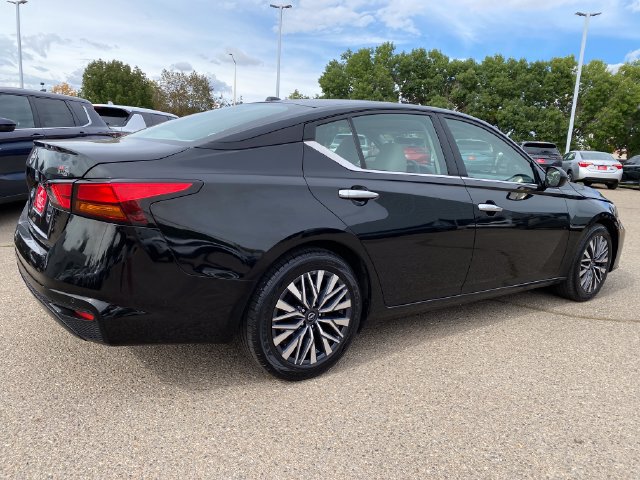 Used 2025 Nissan Altima 2.5 SV FWD image 5