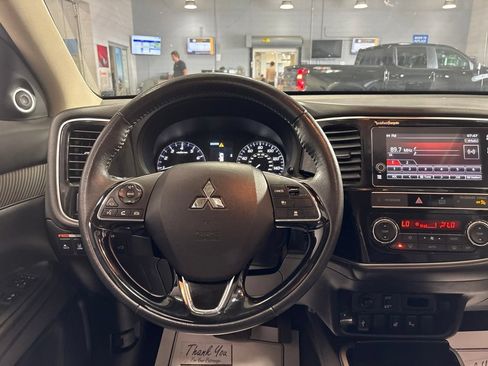 Used 2019 Mitsubishi Outlander SEL AWD/4WD image 25