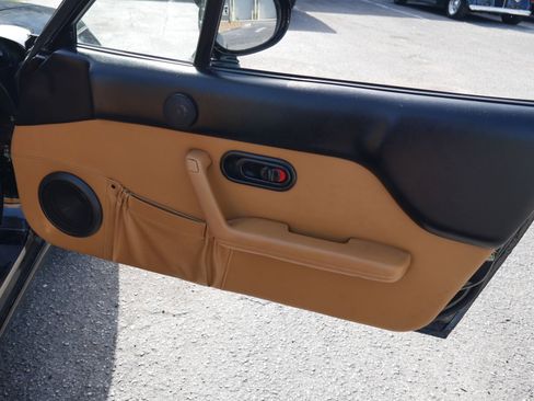 Used 1997 MAZDA MX-5 Miata RWD image 42