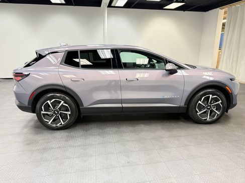 New 2026 Chevrolet Equinox EV LT w/ Comfort Package AWD/4WD image 7