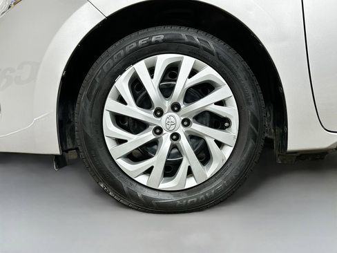 Used 2017 Toyota Corolla LE image 34