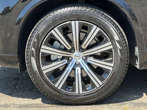Used 2025 Volvo XC90 B6 Plus image 37