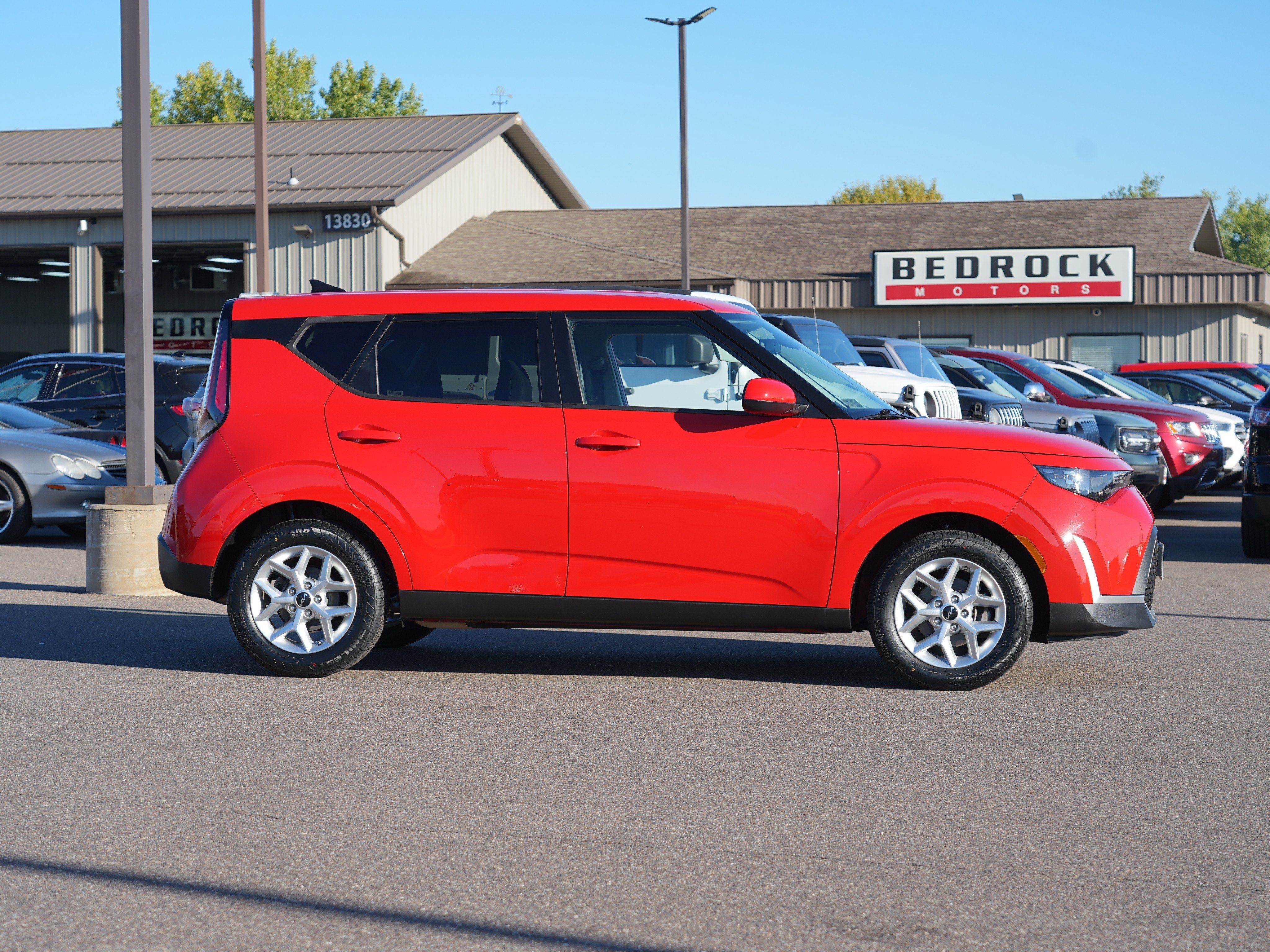 Used 2024 Kia Soul LX w/ Option Group 015 FWD image 2