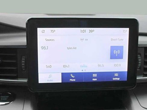 Used 2022 Ford Explorer XLT w/ Equipment Group 202A image 18