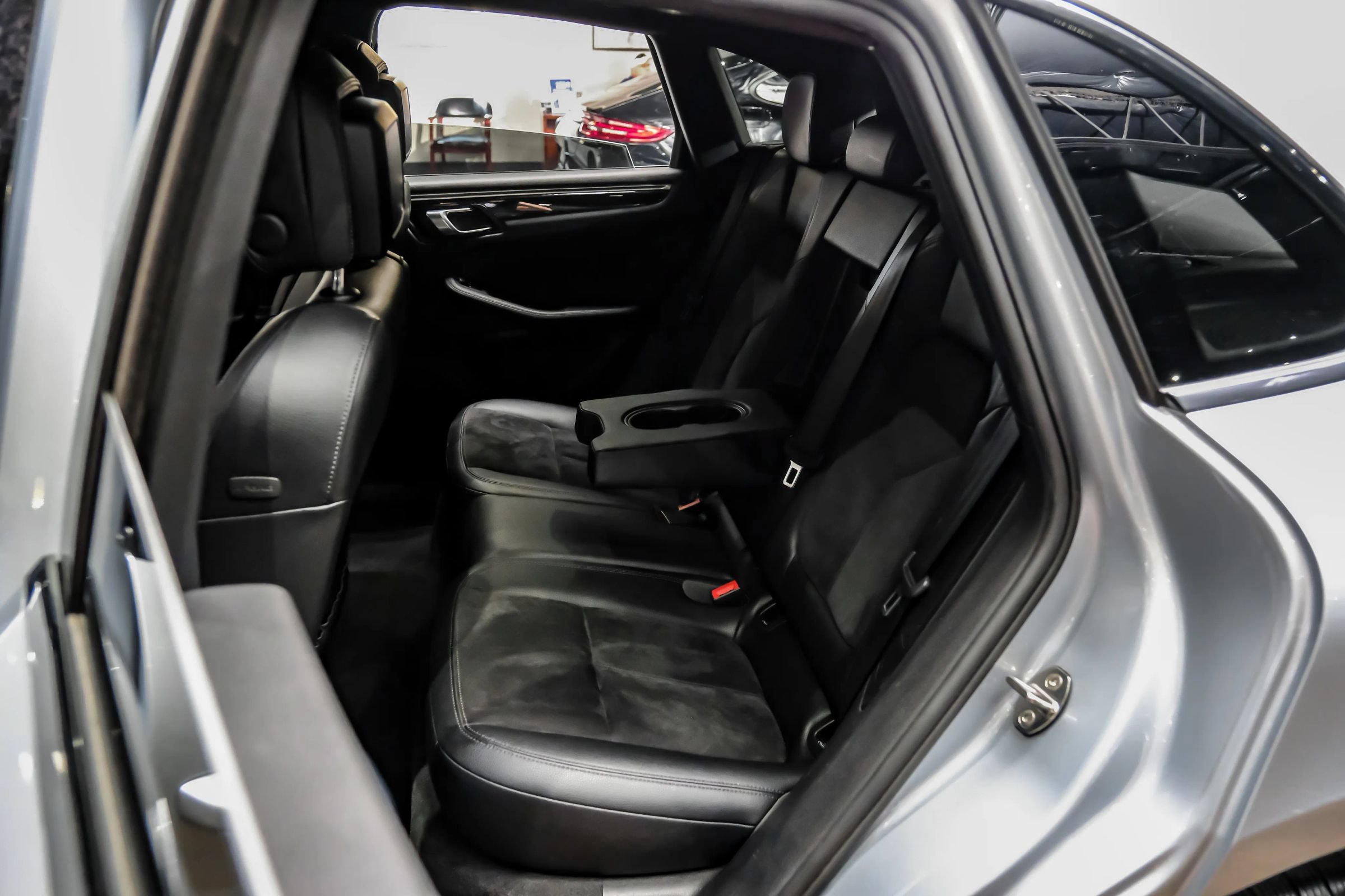 Used 2017 Porsche Macan S AWD/4WD image 38