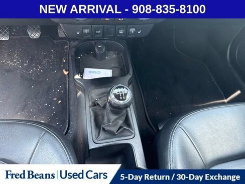 Used 2009 Volkswagen Beetle Coupe FWD image 12