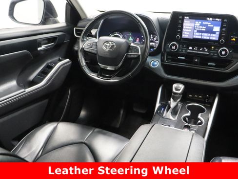 Used 2020 Toyota Highlander XLE image 33